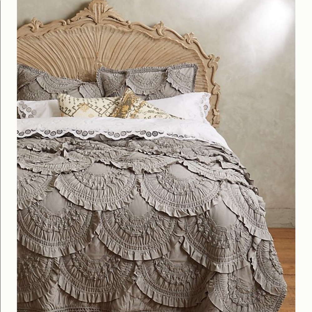 Beautiful Anthropologie Rivulets Queen size quilt